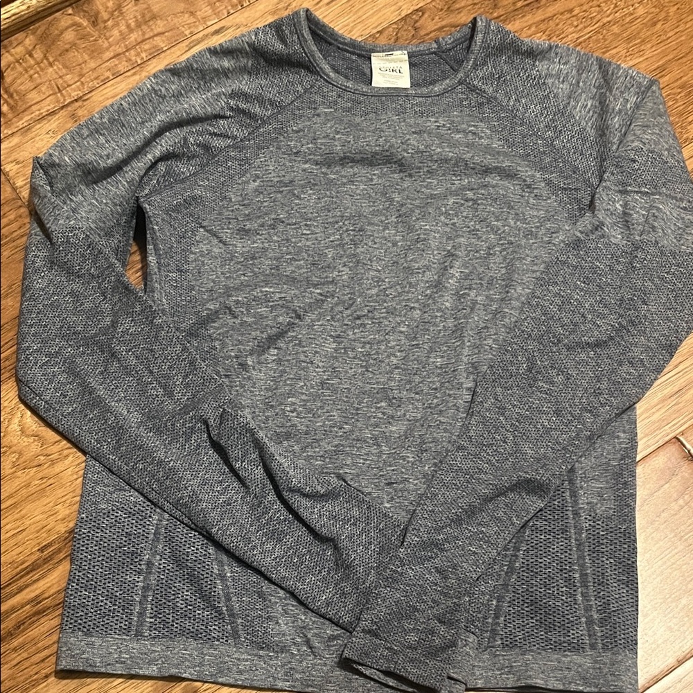 Athleta Kids Gray Long Sleeve Tee